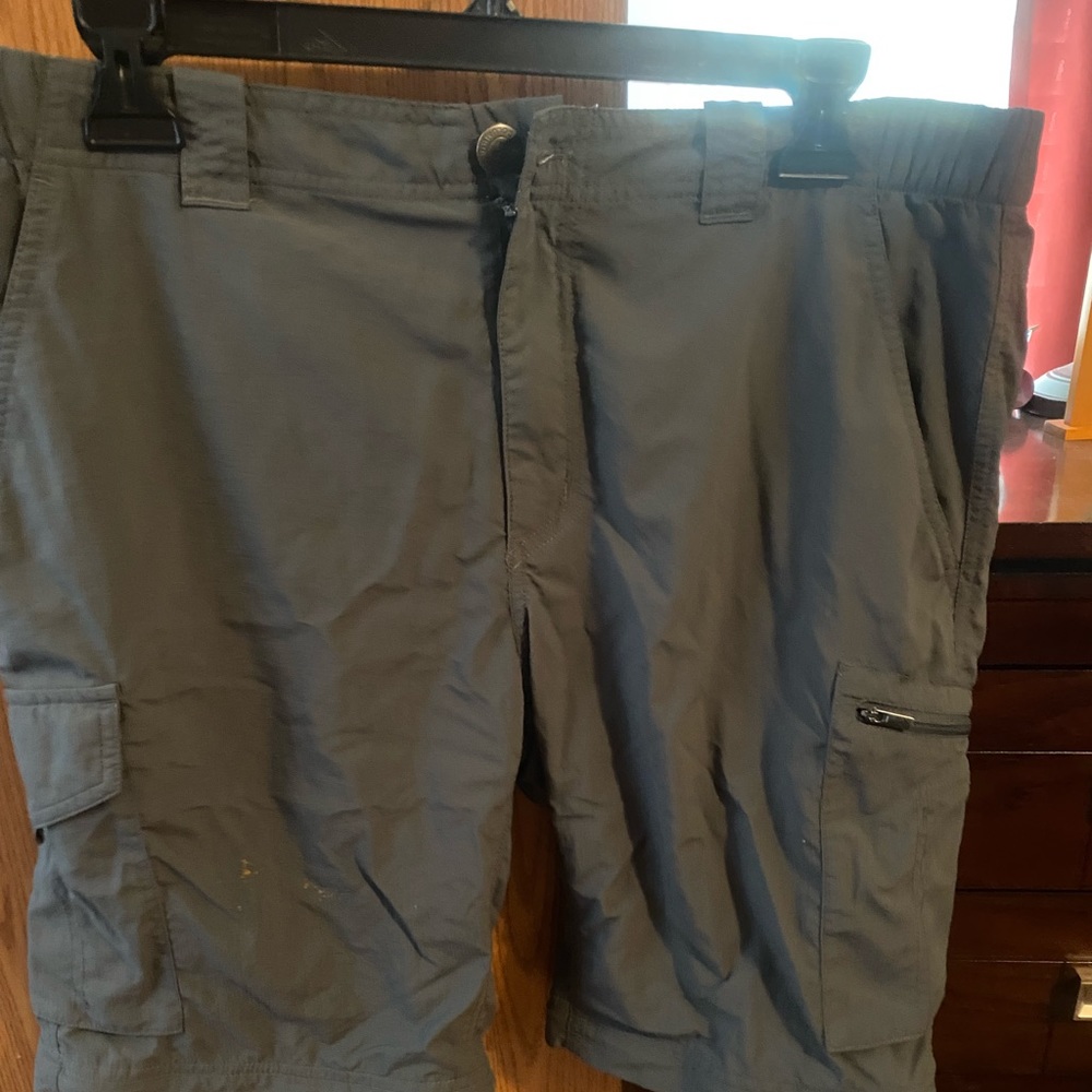 Columbia mens shorts, size 34